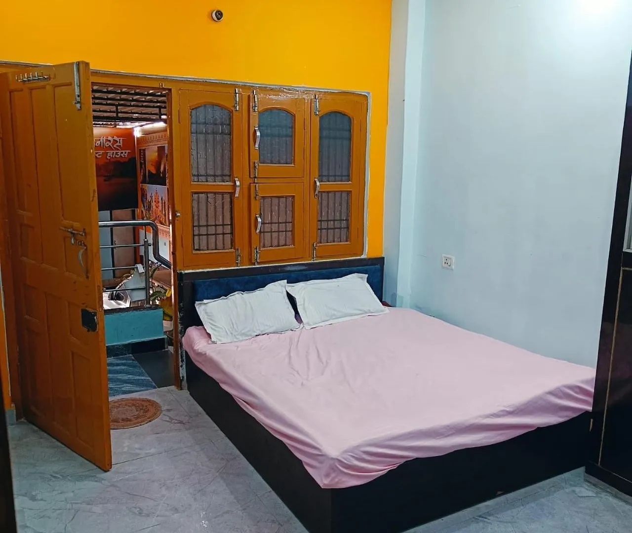ורנאסי Subah E Banaras Guest House - Best Guest House In Banaras For Comfort הודו